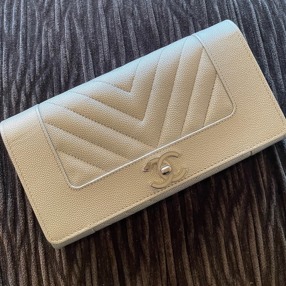 CHANEL AUTHENTIC, WHITE METAL